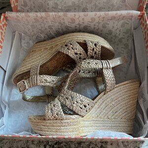 Gianni Bini Sand Gold Wedge Sandals 7.5